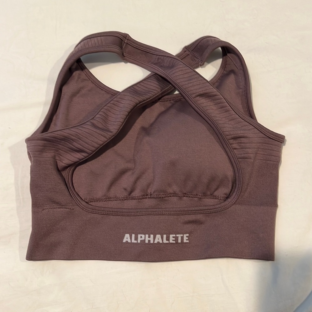 Alphalete size Small sports bra in like new condition